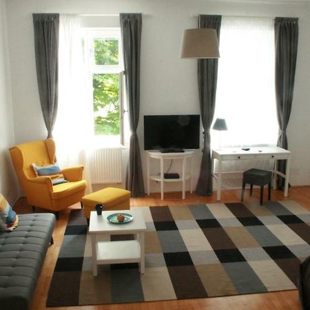 Enjoy Apartman Шопрон Екстериор снимка